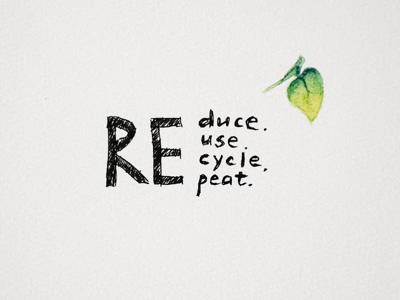 les 3R, symbolisant un atelier réemploi, atelier pédagogique pour un séminaire écoresponsable pour une association : réutiliser, réduire, recycler