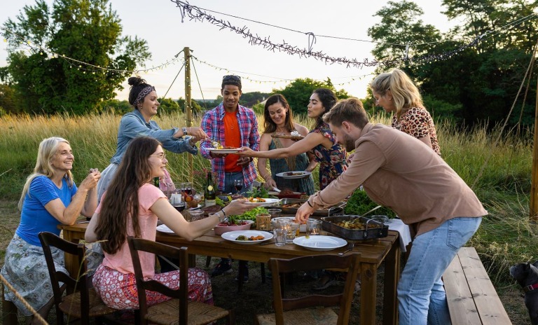 lieu-de-seminaire-eco-responsable-Family-Ecolodge-restaurant-convivialite