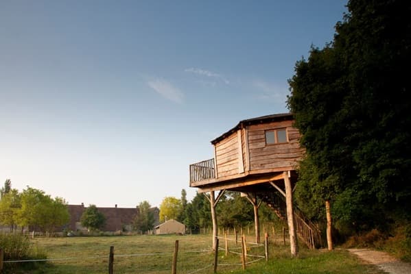 une cabane dans les arbre, logement insolite de Family Ecolodge.