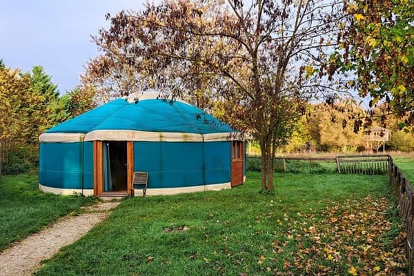 photo d'une yourte authentique de Family Ecolodge en automne.