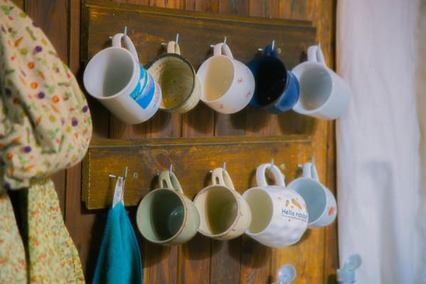 des mugs de récupération sont disponibles en libre service, comme à Family Ecolodge.