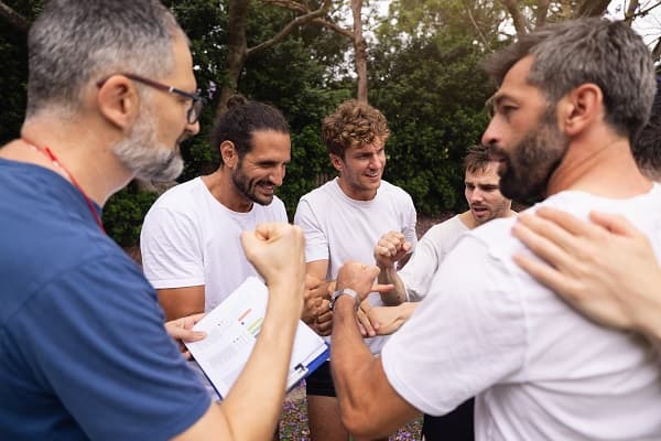 un groupe de collaborateurs durant un team building.