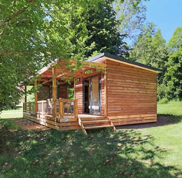Façade en bois du lodge pour séminaire d'entreprise