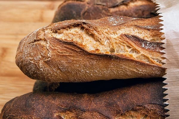 Photo d'une baguette artisanale et locale.